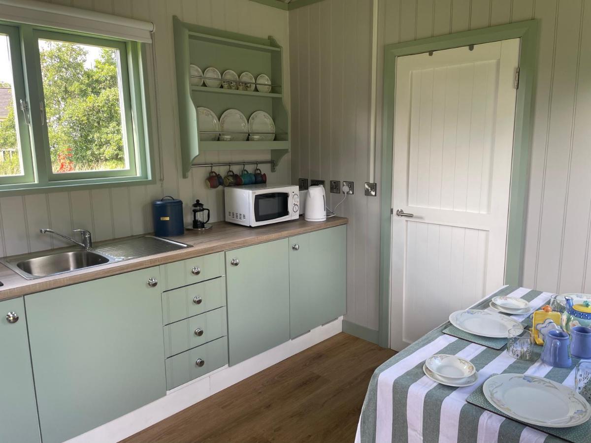 Market Street Shepherd'S Hut Leitrim Dromahair Exterior photo